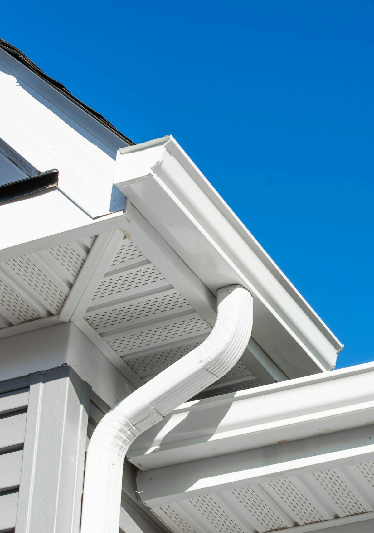 Discover top-notch Commercial Gutter Solutions in our guide. Elevate your business's exterior aesthetics and functionality today!