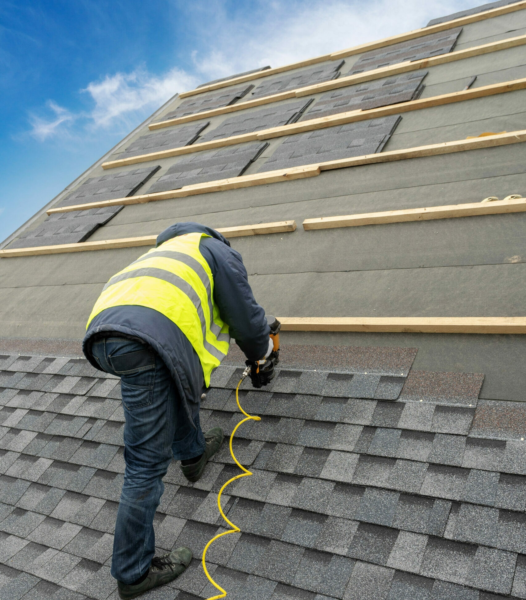 Discover expert tips on Residential Roofing Installation! Our guide provides valuable insights to ensure a sturdy and long-lasting roof.